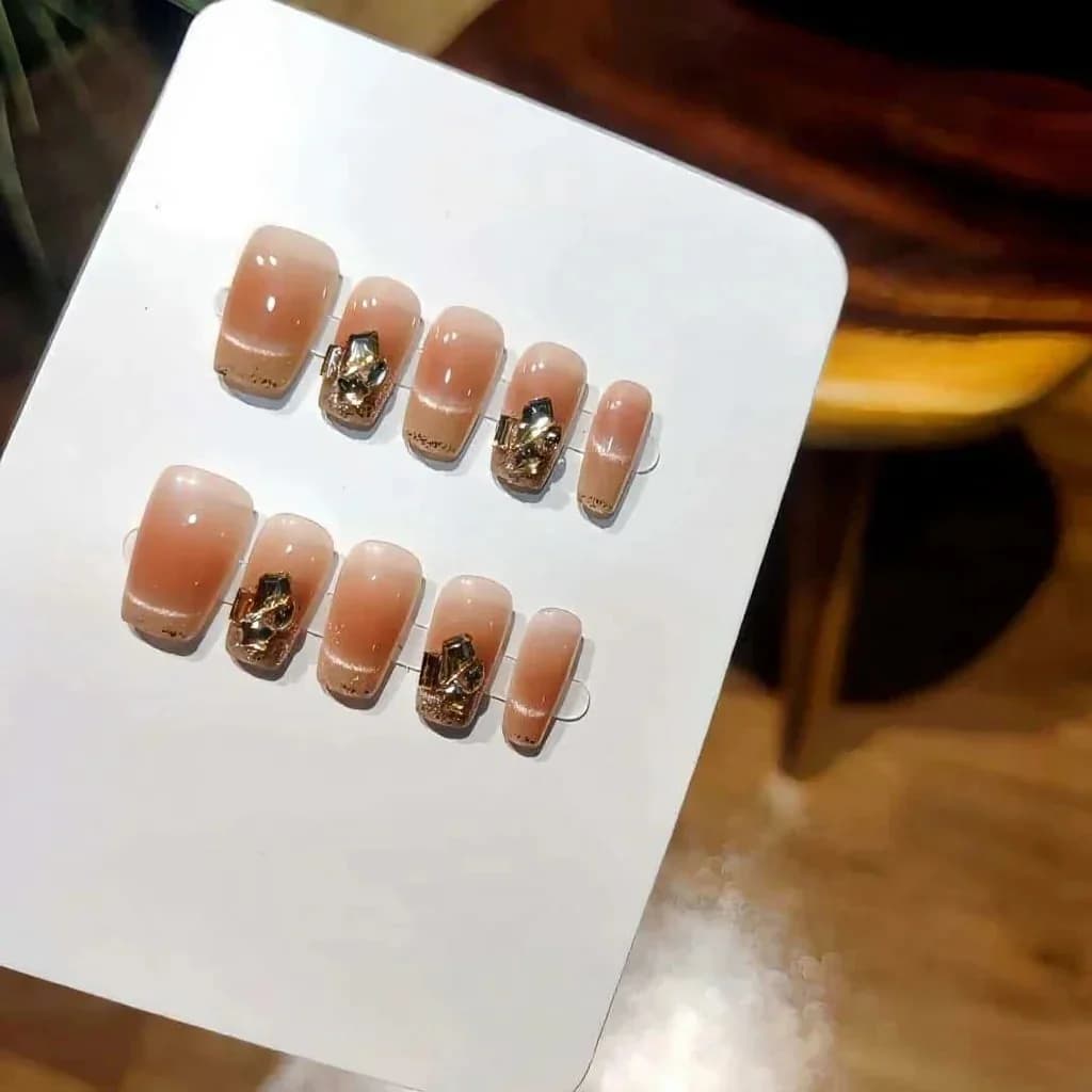 Faux Ongles Œil de Chat Blush Strass Court Cercueil 30 Pièces