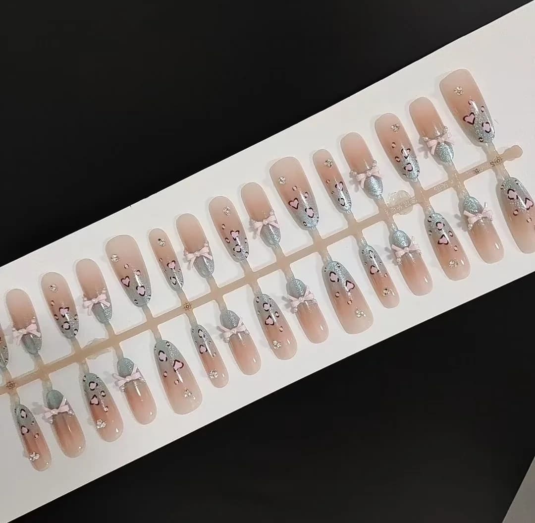 Faux ongles léopard sel de mer effet œil de chat avec nœud, forme stiletto longue
