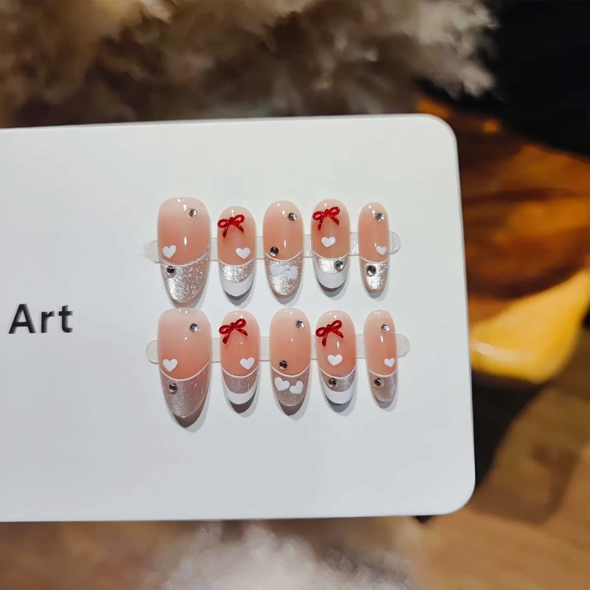Faux ongles French Cat Eye avec motifs papillon et cœur