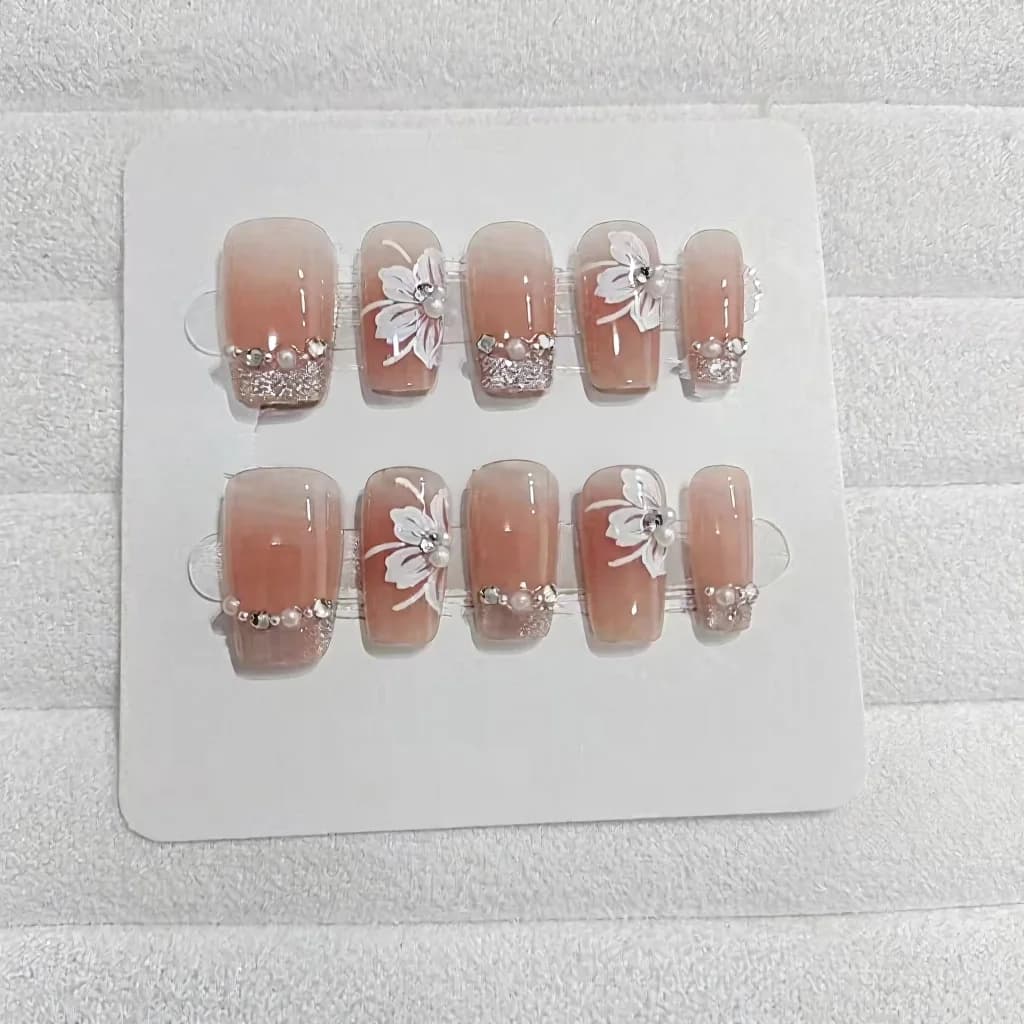 Faux Ongles Œil de Chat Lys avec Perles et Strass