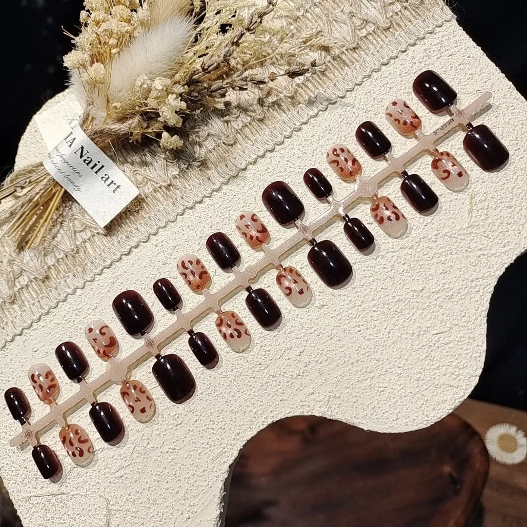 Faux Ongles Œil de Chat Léopard Marron Châtaigne, Carré Court Automne