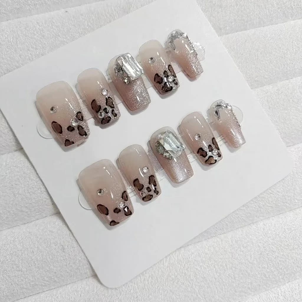 Faux Ongles Imprimé Léopard avec Strass Forme Cercueil Courte