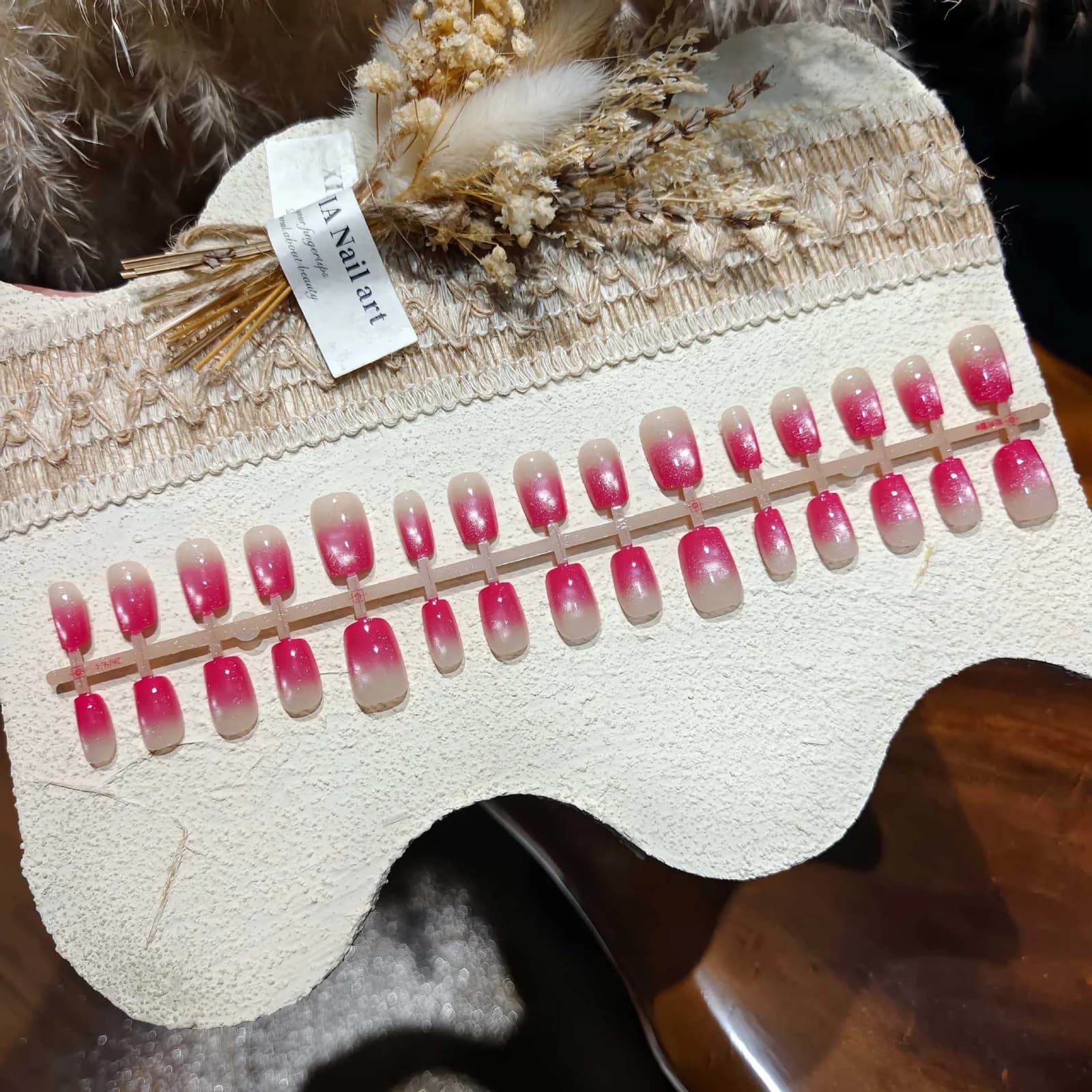 Faux Ongles Œil de Chat Dégradé Rose Poudré Forme Ballerine Courte