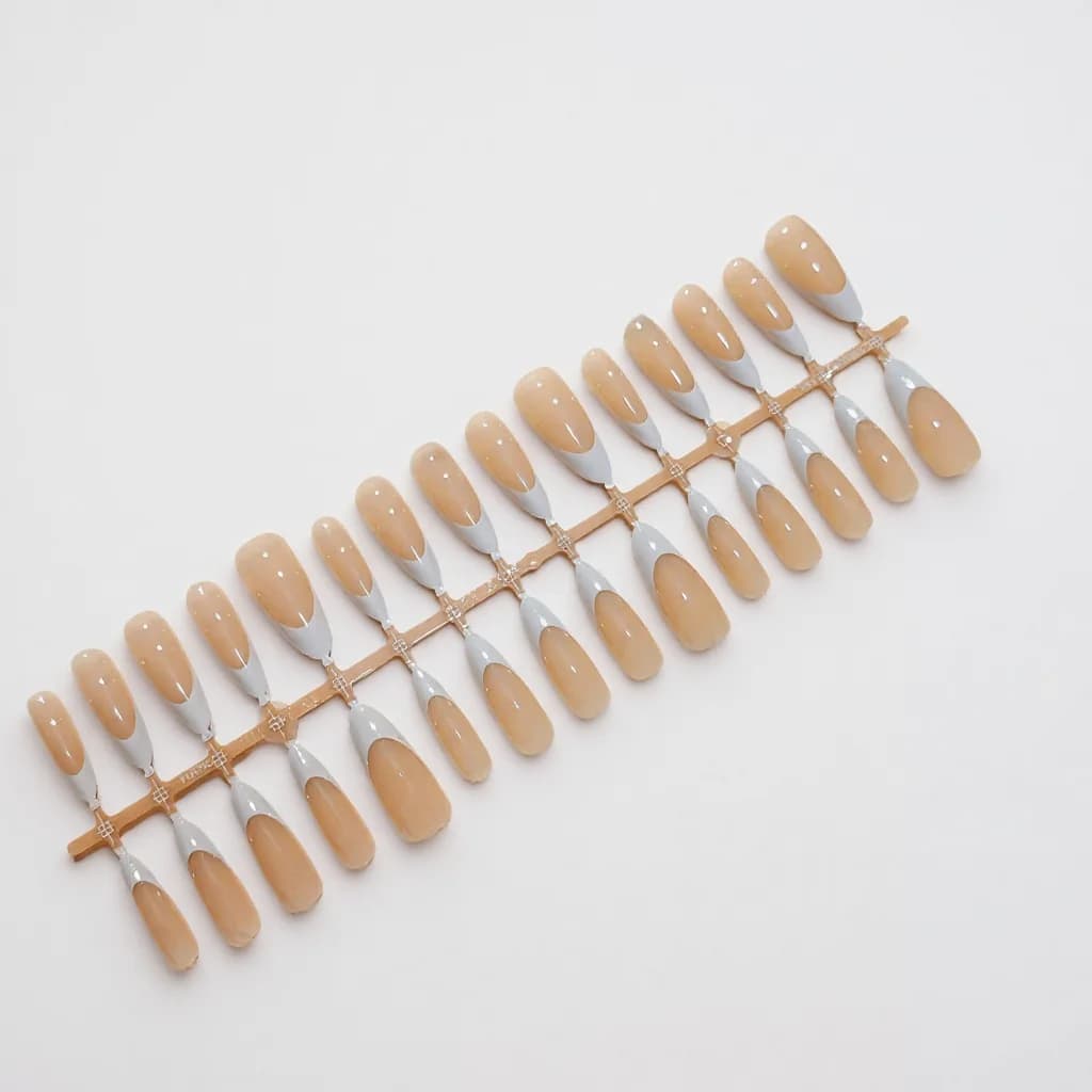 Faux ongles français gris et blanc, forme longue amande, set taille complète