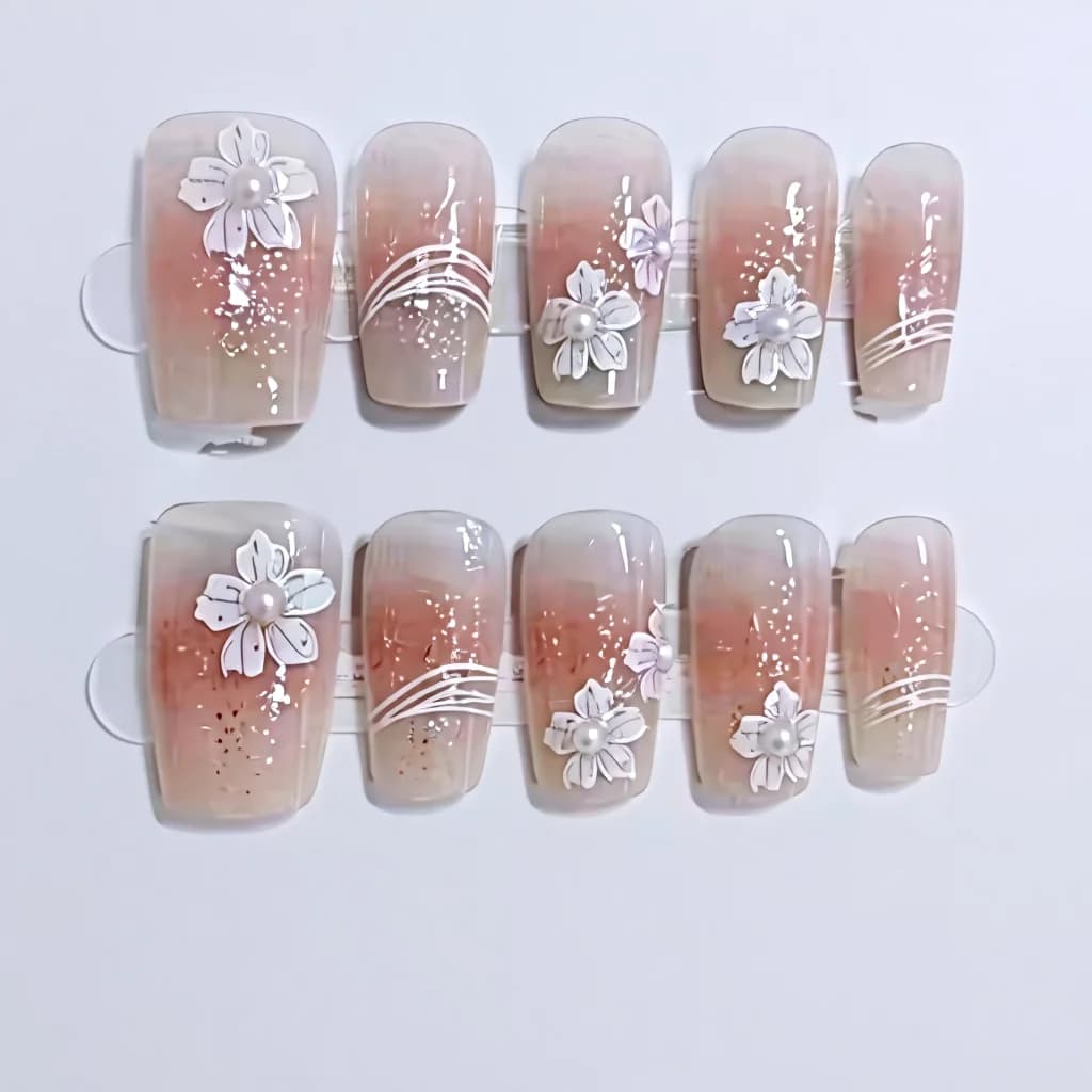 Faux Ongles Peints à la Main Motif Fleurs Forme Cercueil Courte Design Blush