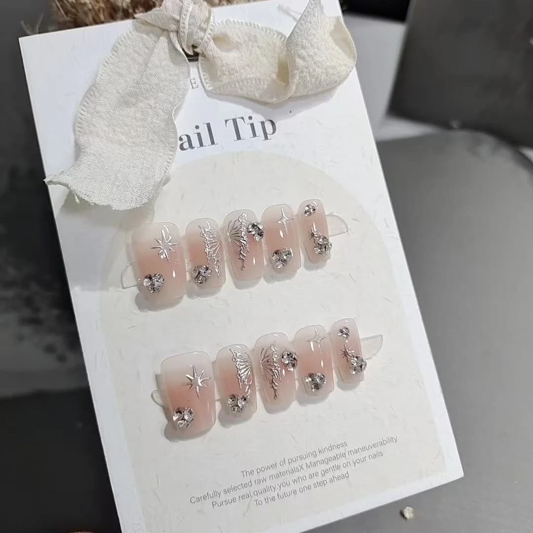 Faux Ongles Ailes de Papillon Coffin Court Paillettes Argentées