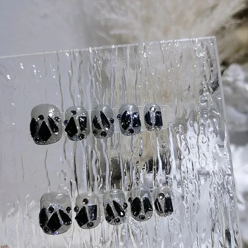Faux Ongles Courts à Presser Diamant Noir Réutilisables