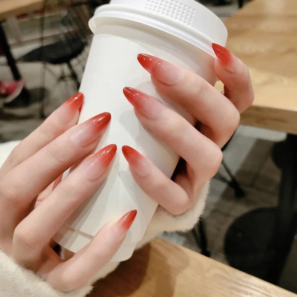 Faux ongles longs à effet dégradé
