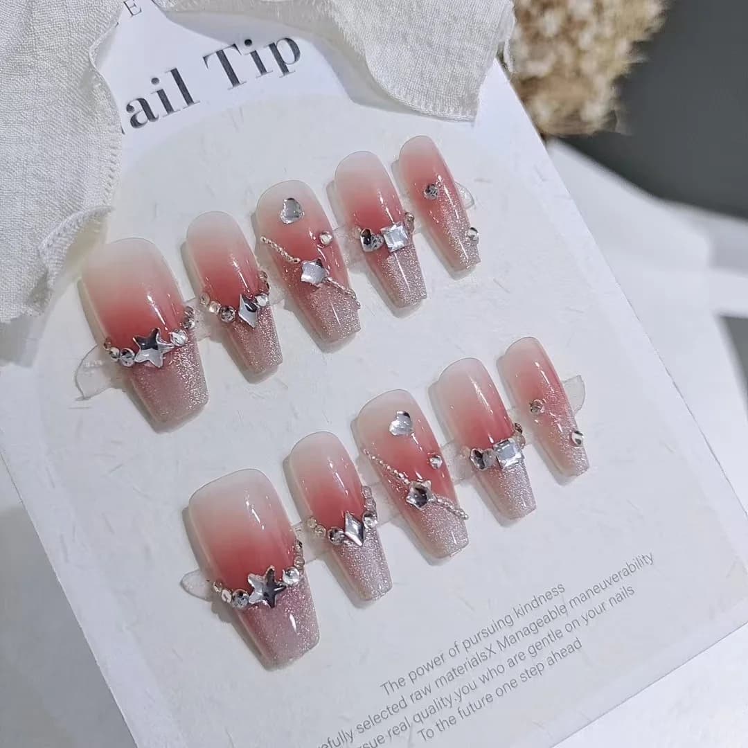 Faux ongles à presser motif cœur et finition pailletée