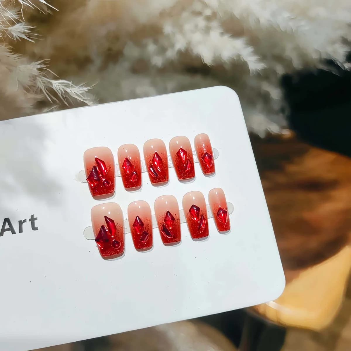 Faux ongles dégradé rouge paillettes forme coffin courte