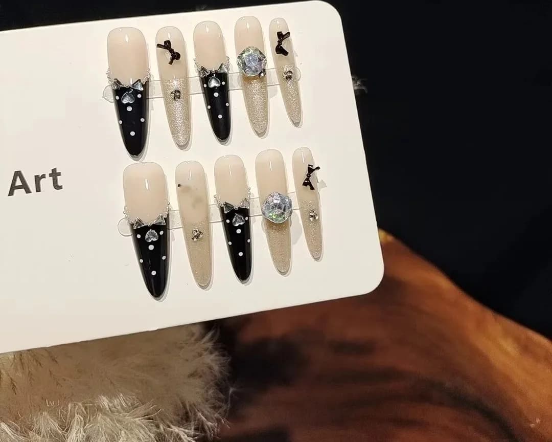 Faux Ongles à Presser Papillon Noir Strass, Manucure Paillettes Œil de Chat