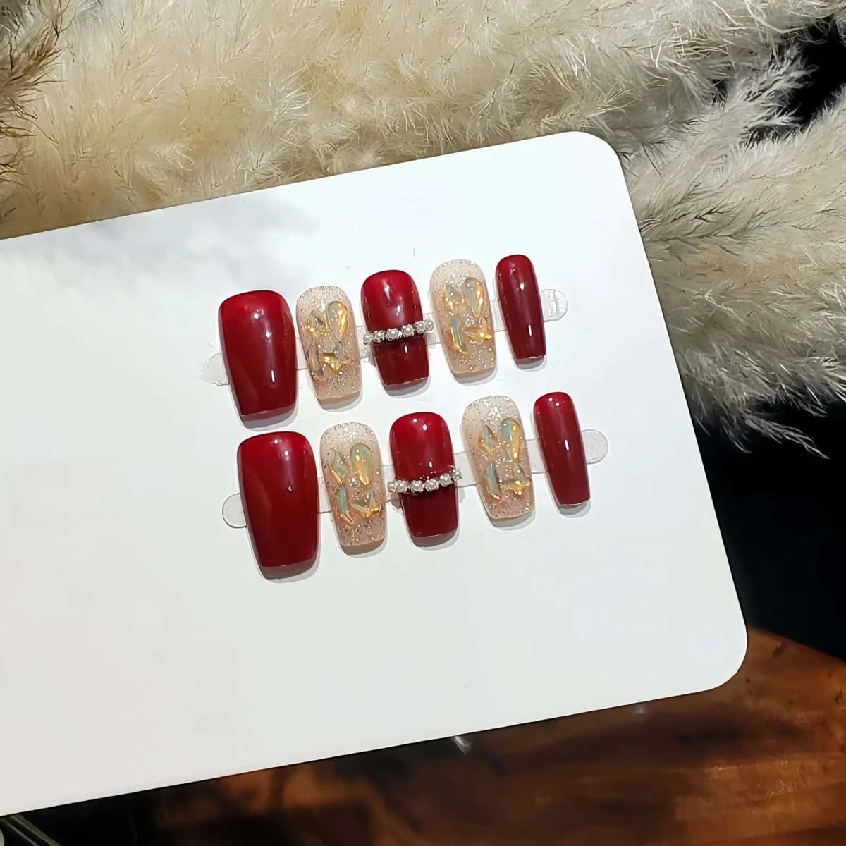 Faux Ongles Courts Carrés Rouges Strass Aurora