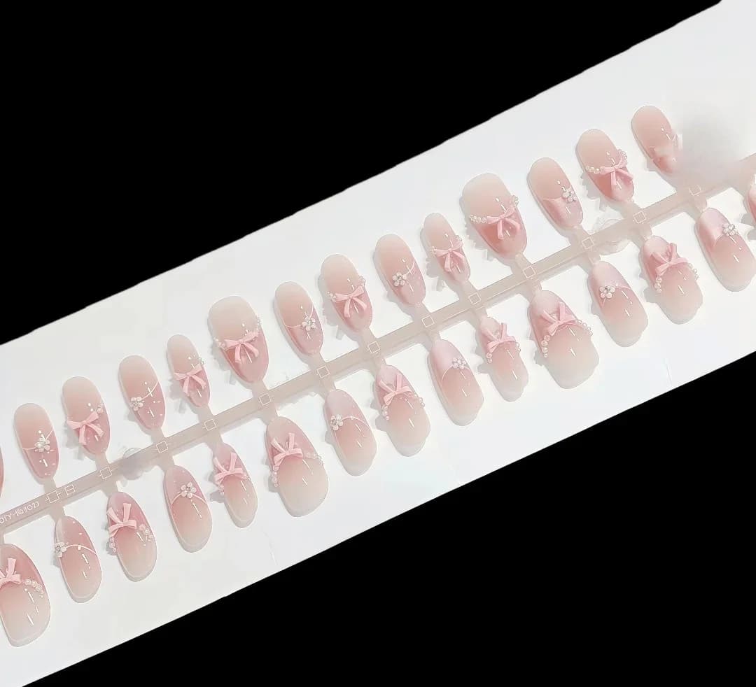 Faux ongles œil de chat paillettes ovale moyen 30 pièces