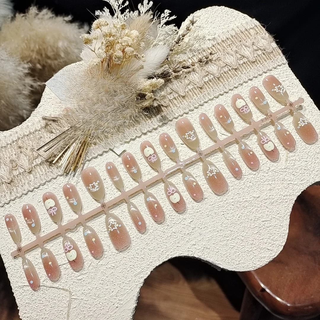 Faux Ongles Œil de Chat Forme Ovale Moyenne Design Étoilé Pailleté