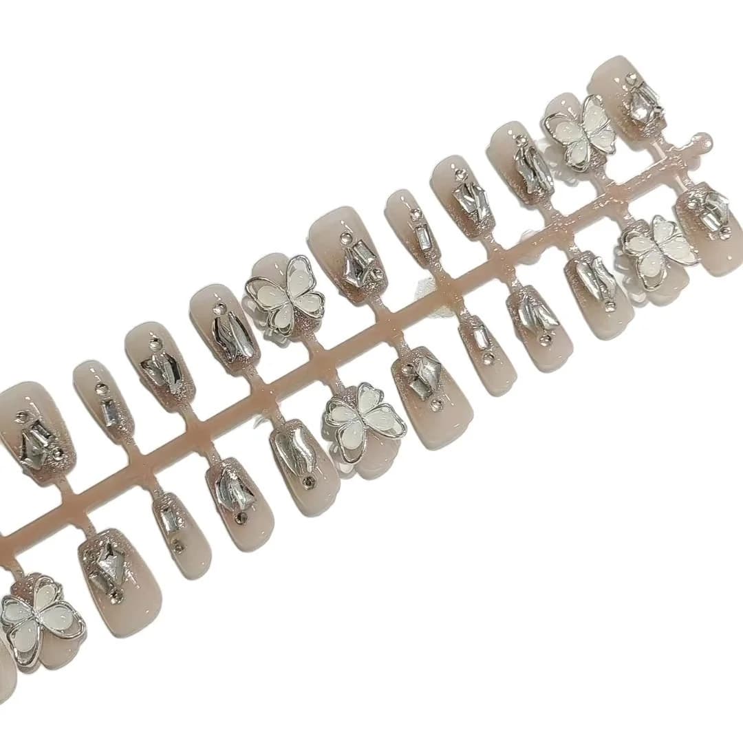 Faux ongles motif papillon jade, formes courtes et moyennes
