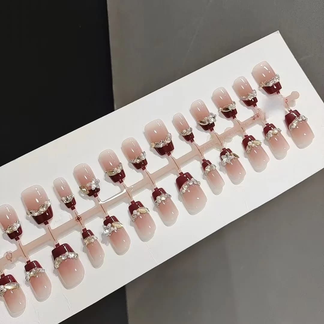 Faux Ongles Courts Carrés French Manucure avec Strass Étoiles