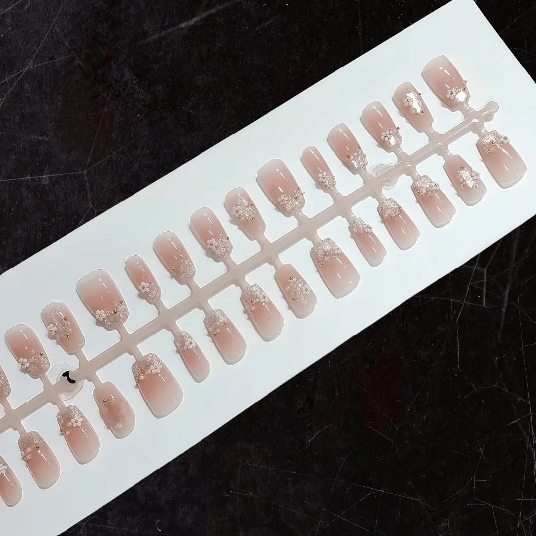 Faux Ongles Floraux avec Accents Cristaux, 30 Pièces