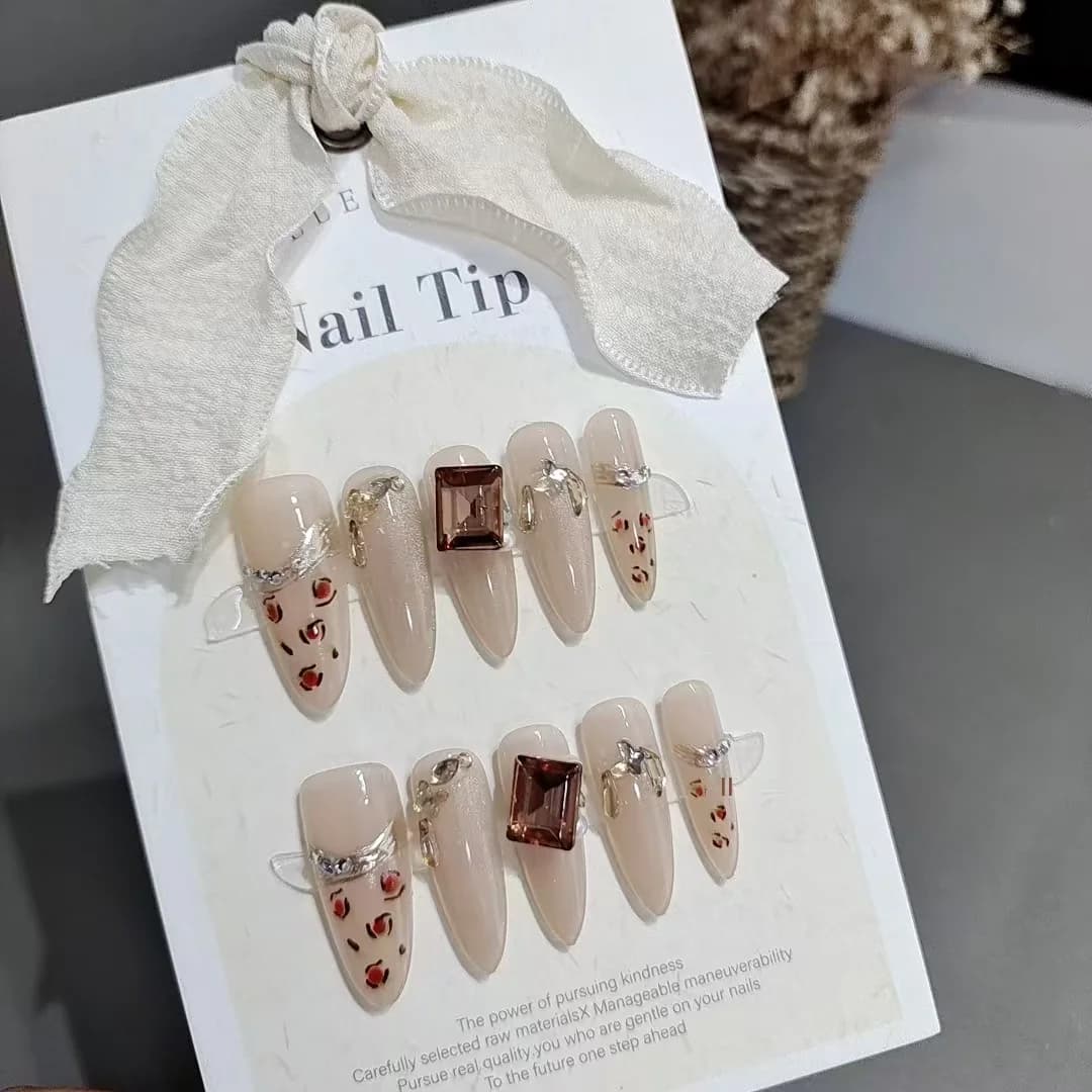 Faux Ongles Imprimé Léopard avec Strass, Forme Stiletto Longue