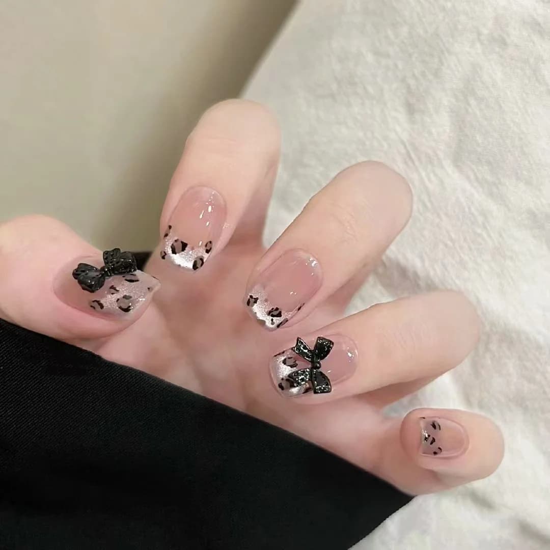 Faux Ongles Imprimé Léopard et Papillon, Forme Coffin Courte, 10 Pièces