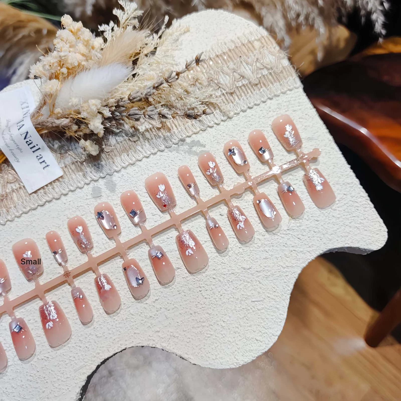 Faux Ongles Œil de Chat avec Paillettes Dorées et Strass