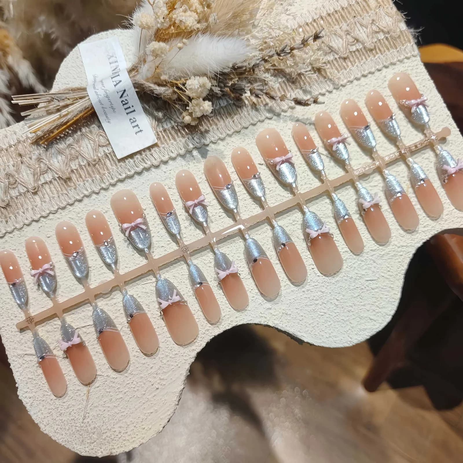 Faux Ongles à Presser Motif Ballet avec Nœud et Pointe Française Cristallisée