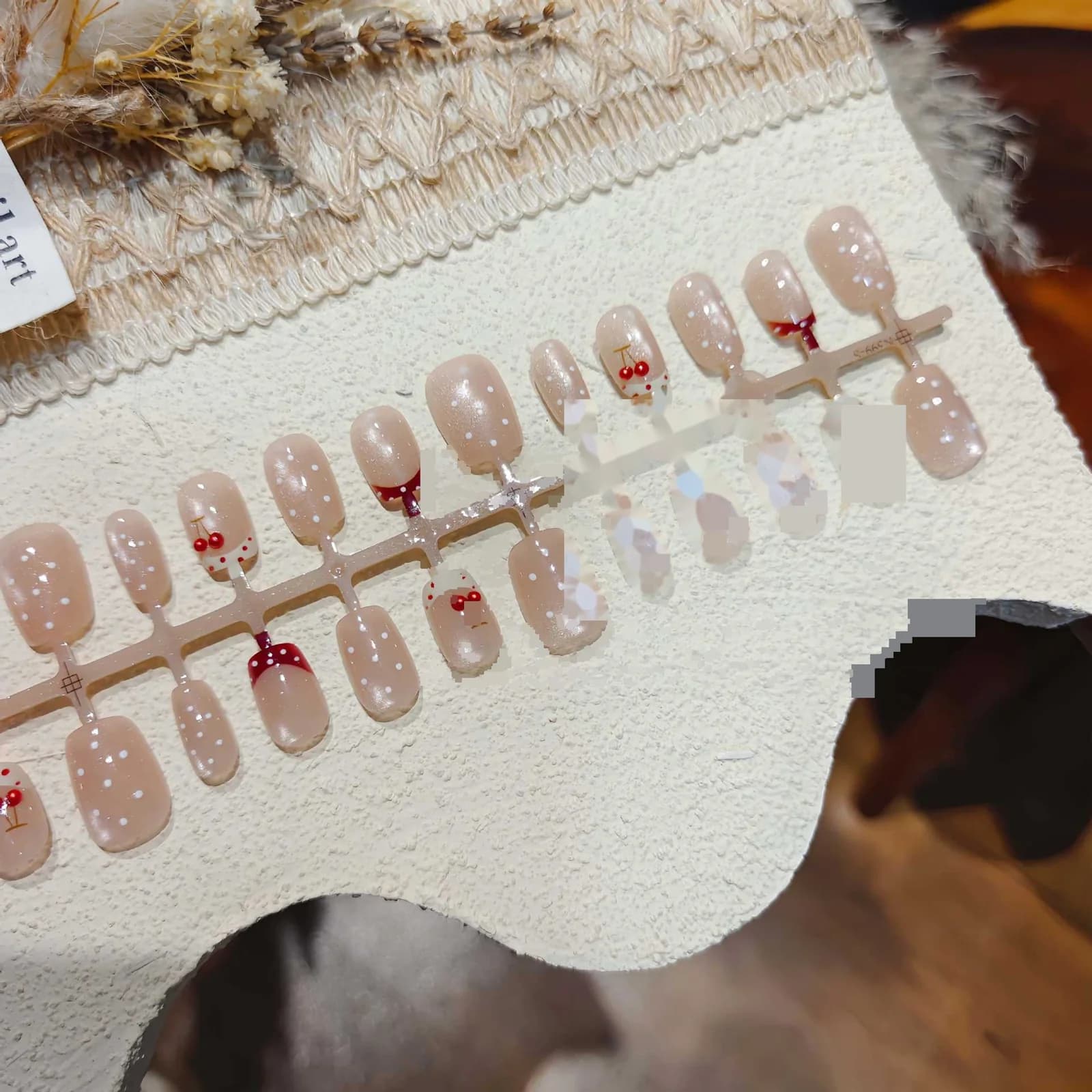 Faux Ongles Cerises à Pois avec Strass, Forme Ballet Courte