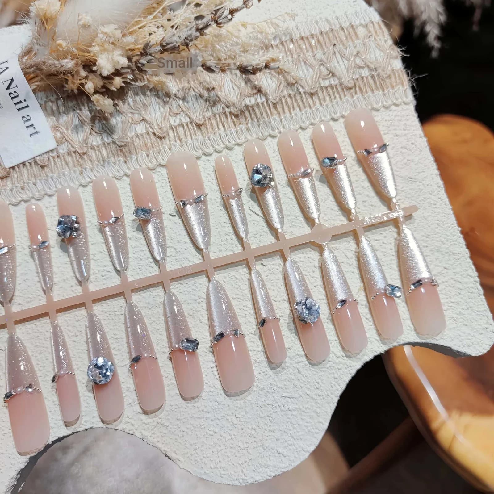 Ensemble Manucure Faux Ongles Press-On Strass Nacrés Effet Œil de Chat Pailleté