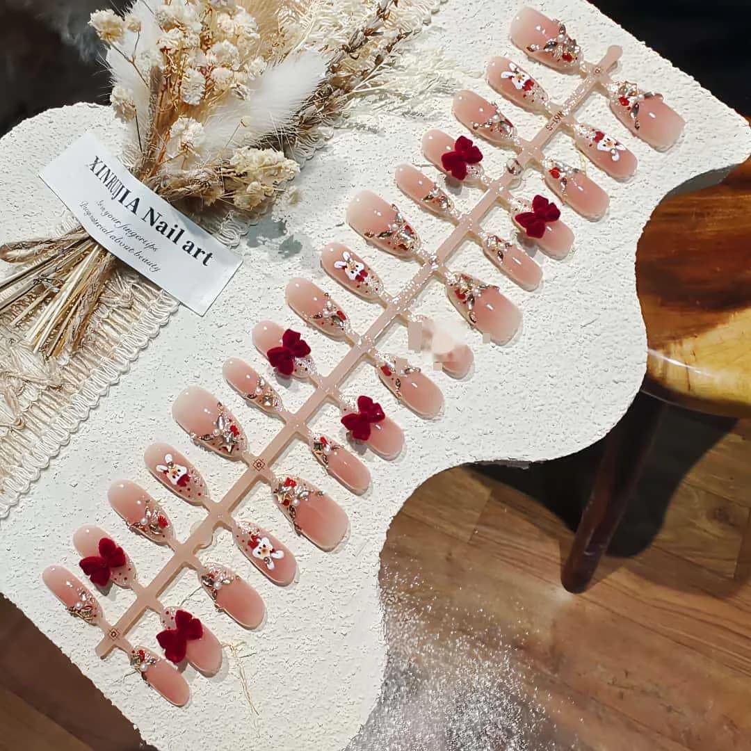 Faux Ongles Œil de Chat French Tip avec Strass et Nœud
