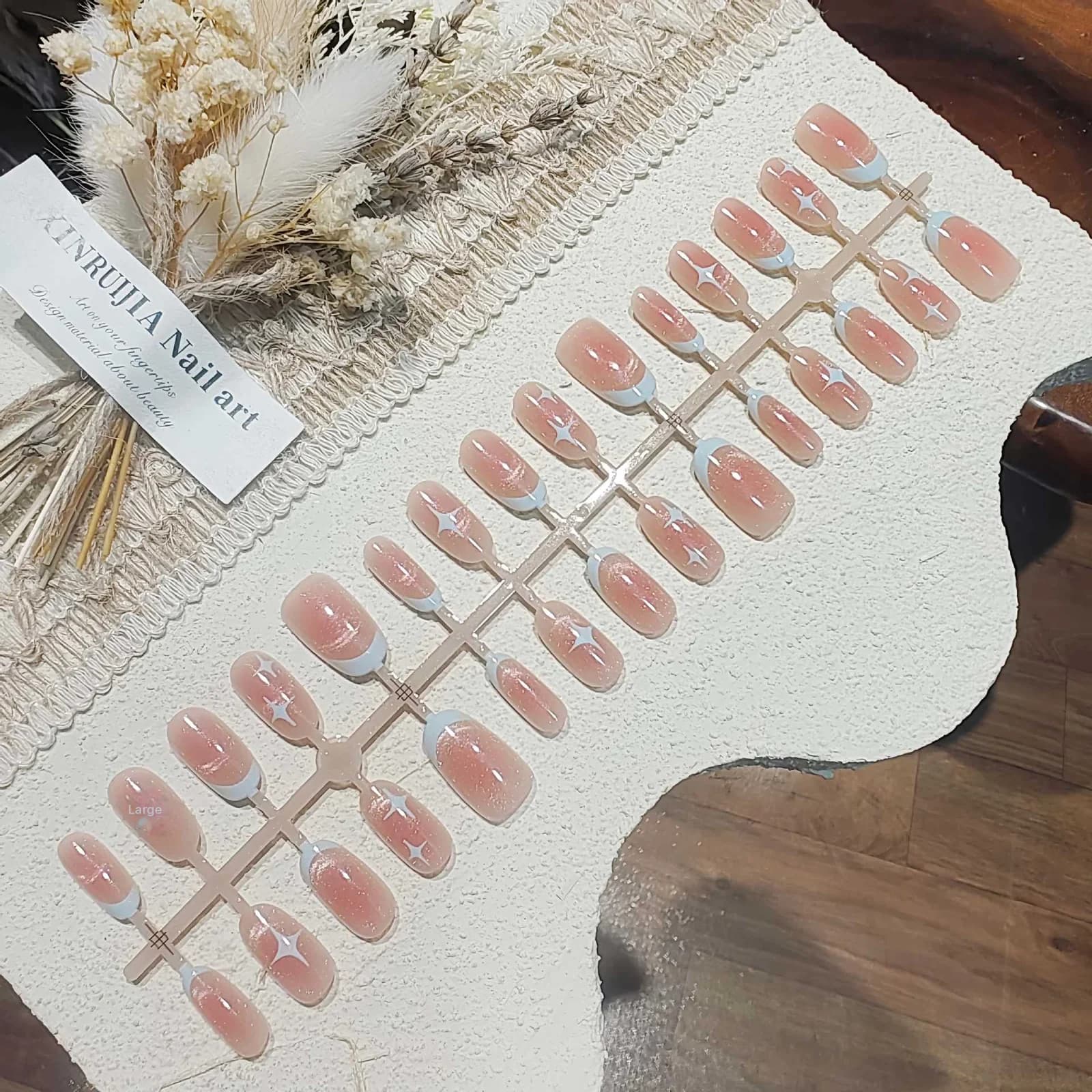 Faux Ongles Courts Ovales Œil de Chat Design Ciel Étoilé Rose