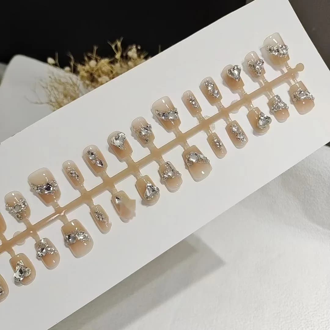 Faux ongles avec strass cœurs, bout carré court, 30 pièces