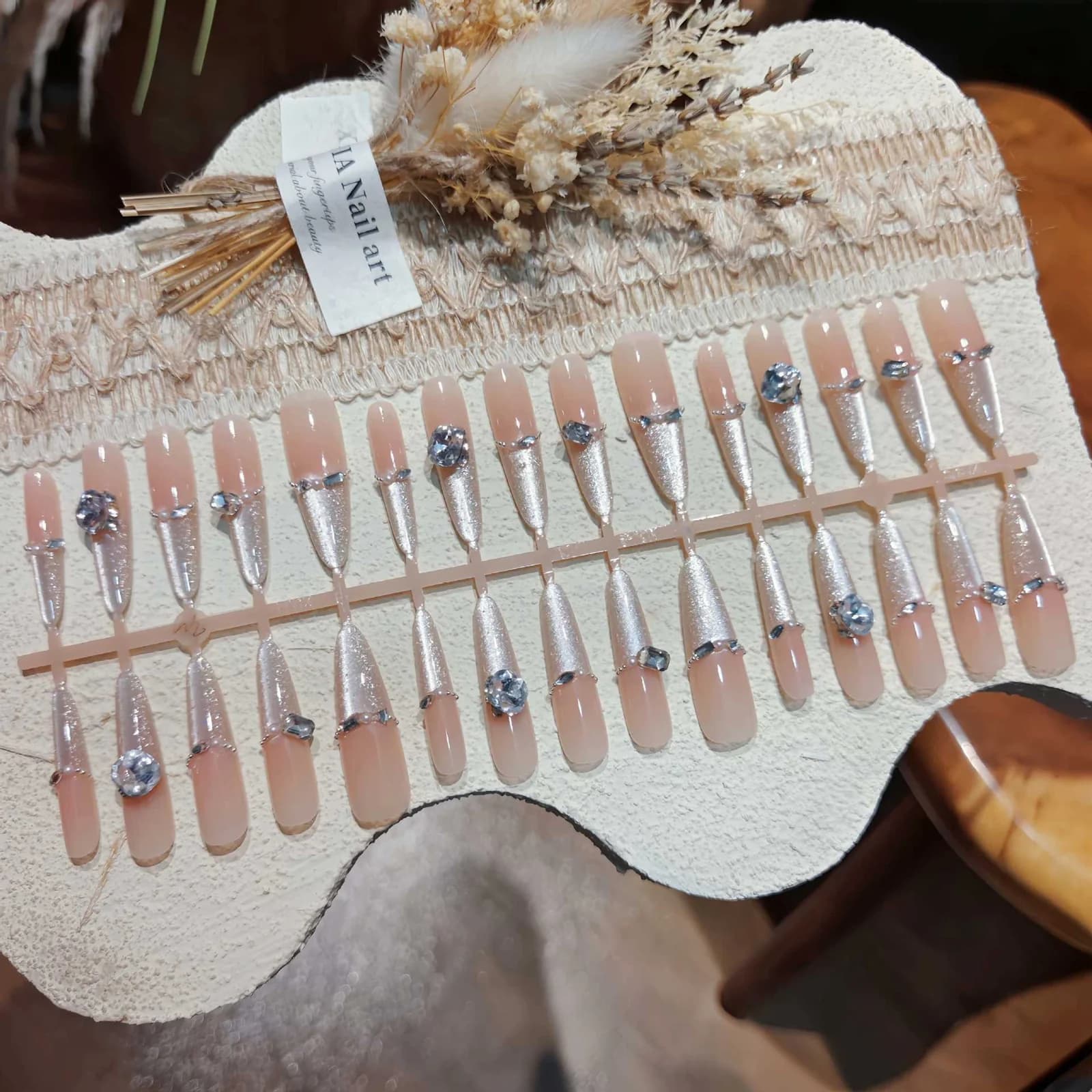 Ensemble Manucure Faux Ongles Press-On Strass Nacrés Effet Œil de Chat Pailleté