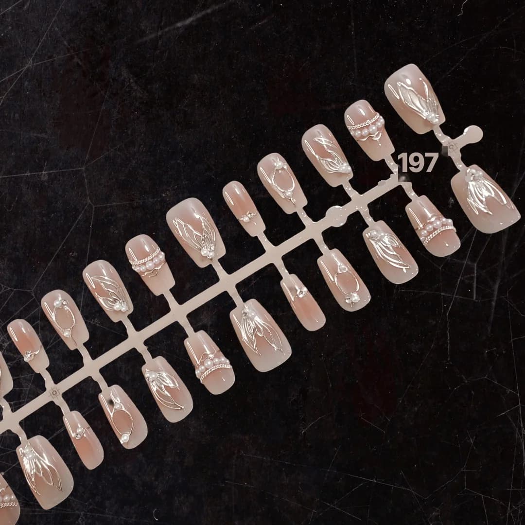 Faux ongles queue de sirène dorée, bouts carrés courts chromés
