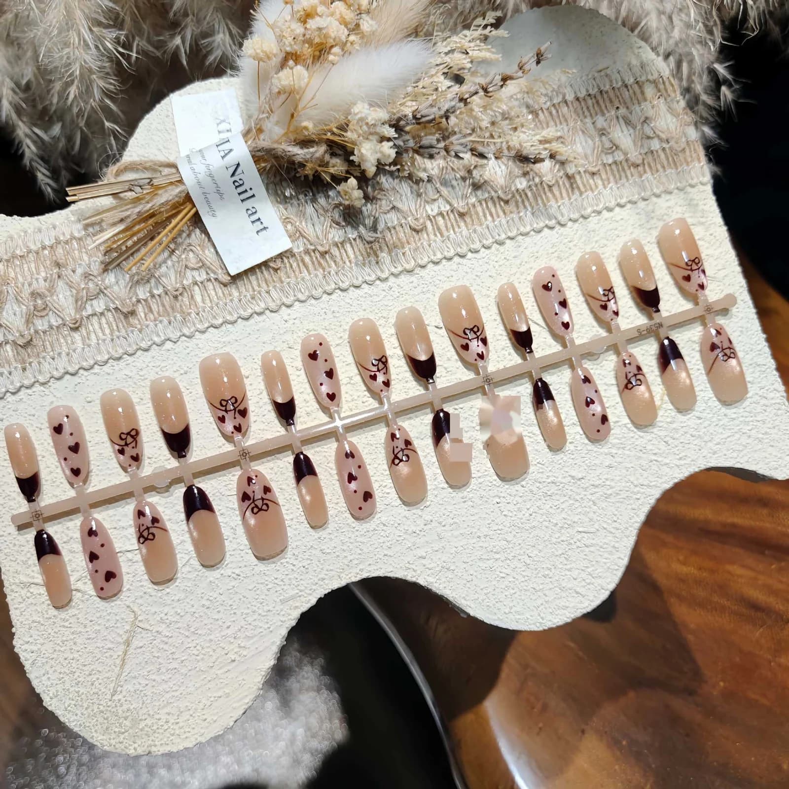 Faux ongles ovales moyens caramel papillon œil de chat 30 pcs