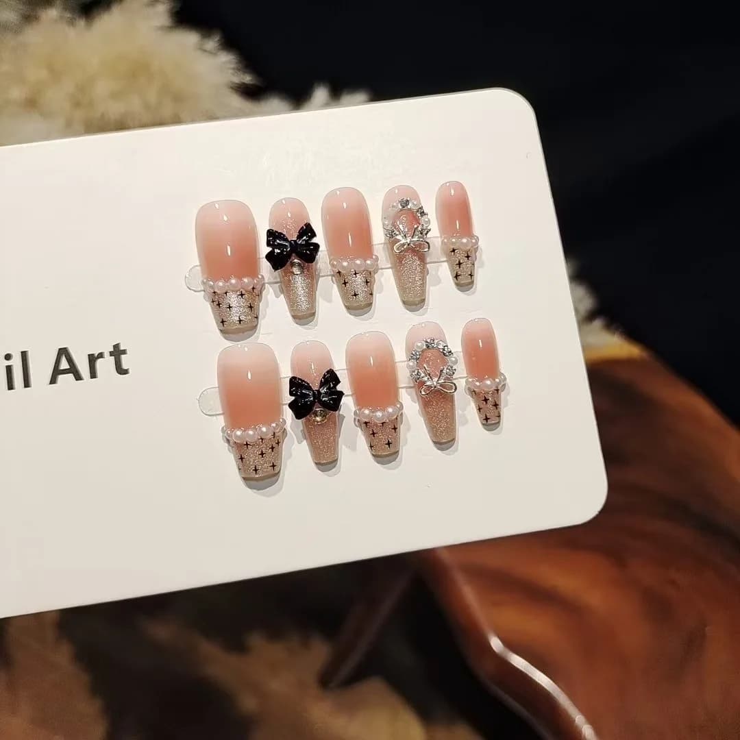 Faux Ongles Papillon Noir et Tulle Rose avec Nœud