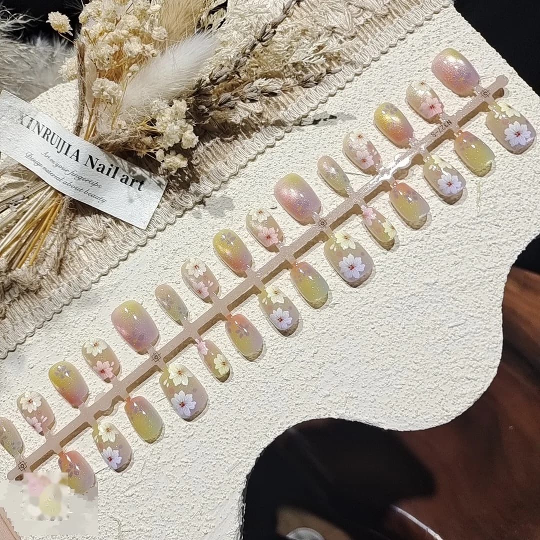 Faux Ongles Œil de Chat Floral Forme Courte Ballerine