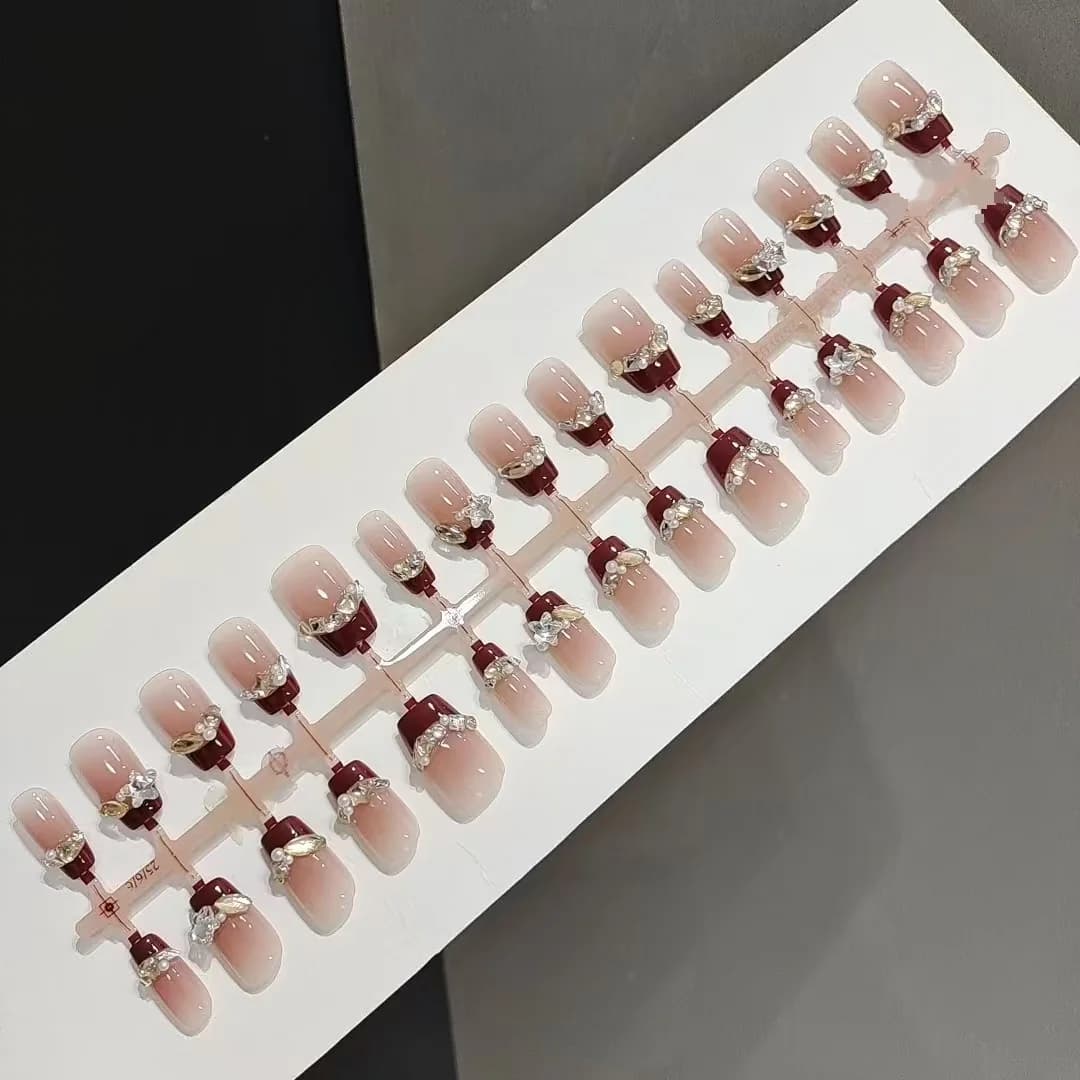 Faux Ongles Courts Carrés French Manucure avec Strass Étoiles