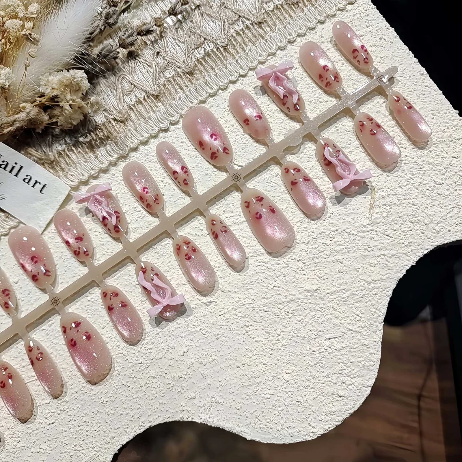 Faux Ongles Œil de Chat Léopard Rose, Forme Ovale Moyenne