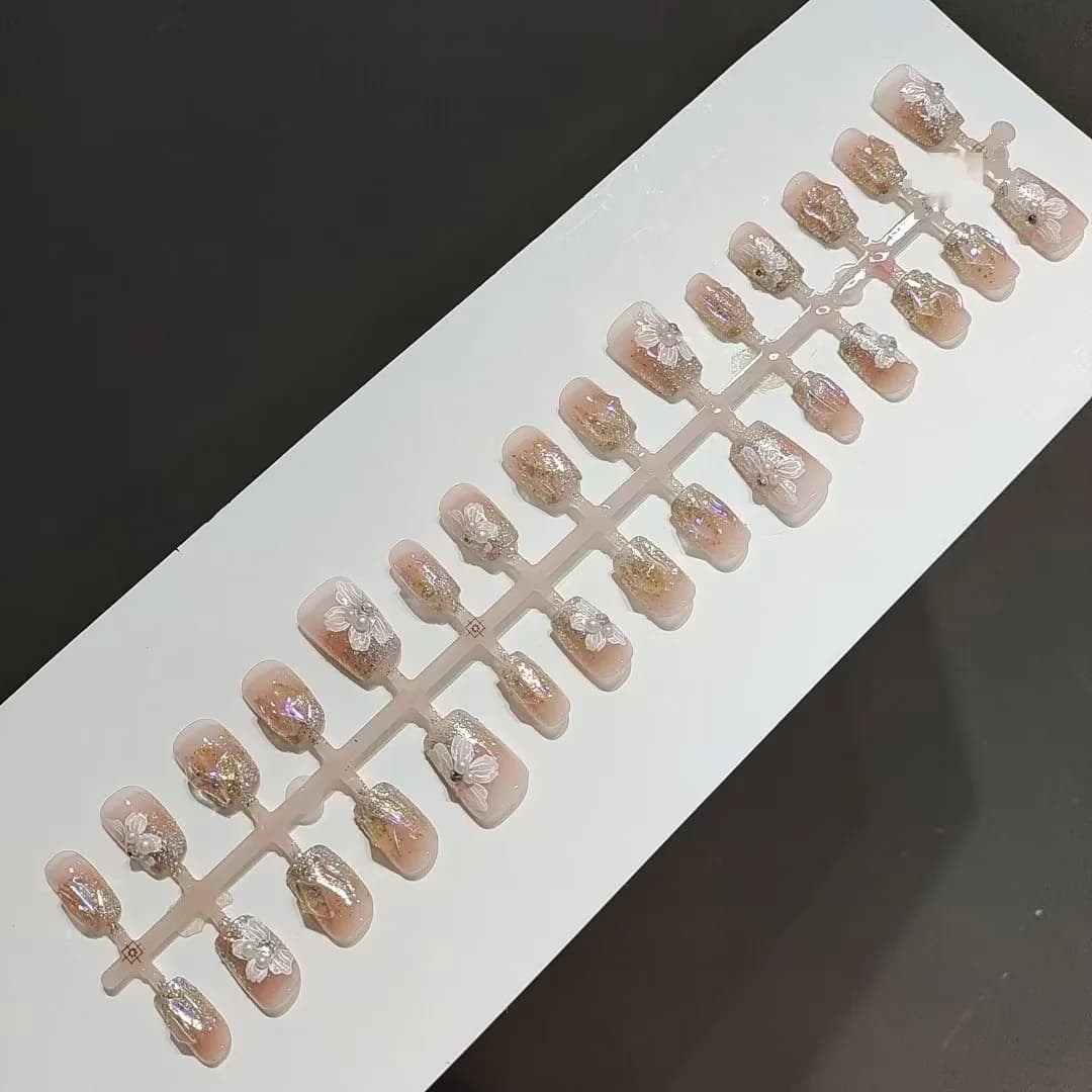 Faux Ongles avec Perles et Strass, Design Floral Carré Court