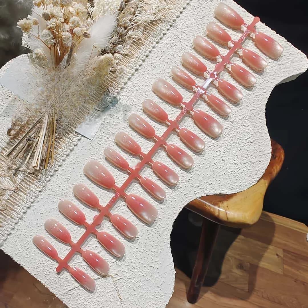 Faux Ongles à Presser Dégradé Rose Œil de Chat Effet Perle de Verre