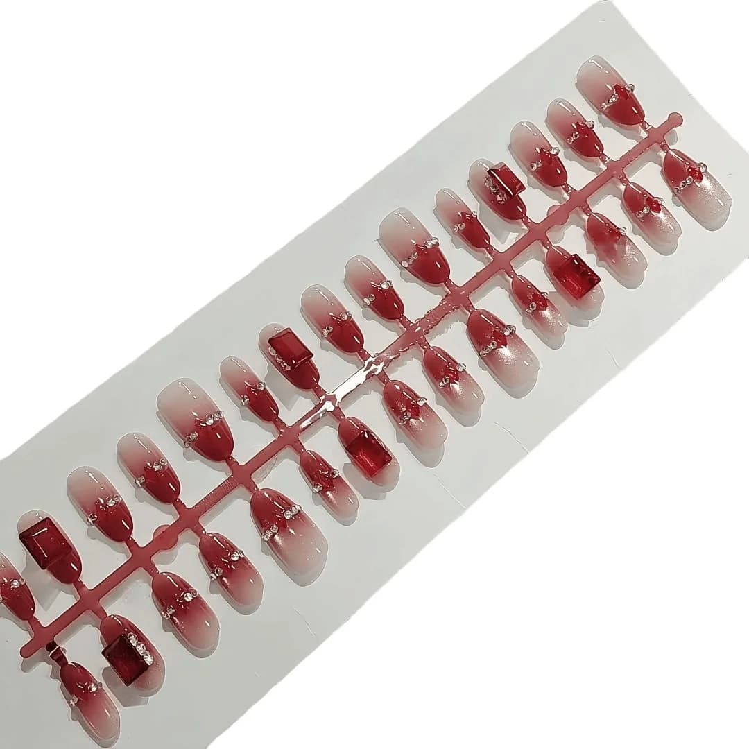 Faux Ongles Œil de Chat Strass Rouges, Forme Ovale Moyenne, 30 Pièces