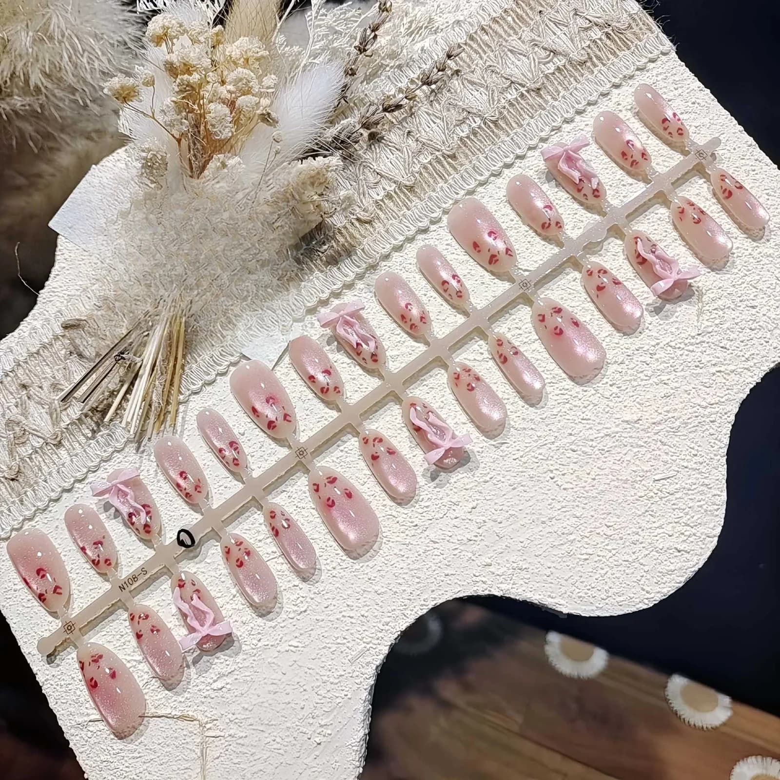 Faux Ongles Œil de Chat Léopard Rose, Forme Ovale Moyenne