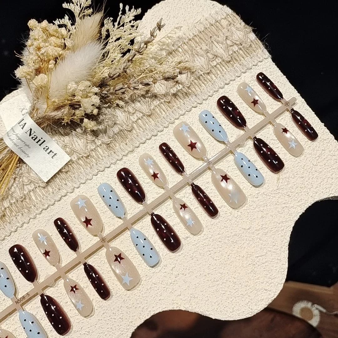 Faux ongles œil de chat marron bleu motif étoiles 30 pièces