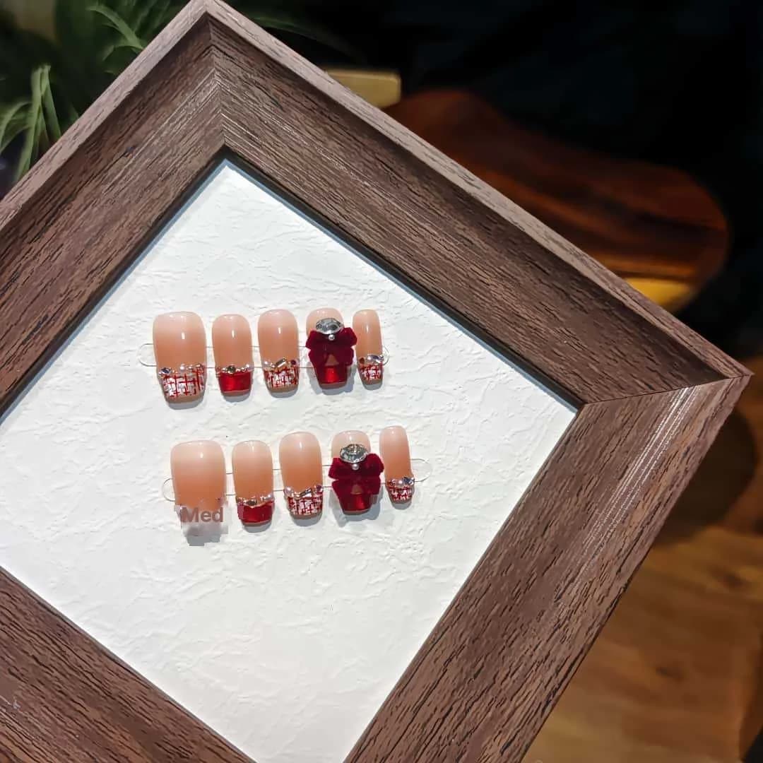 Faux Ongles Courts Cercueil Velours Rouge et Nœud - 30 Pièces