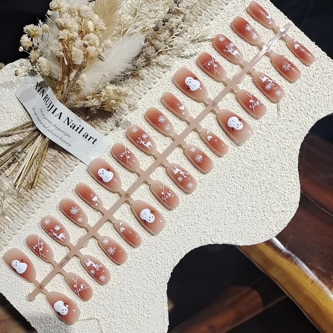 Ongles à Presser Hiver Cerf avec Flocons de Neige et Effet Blush