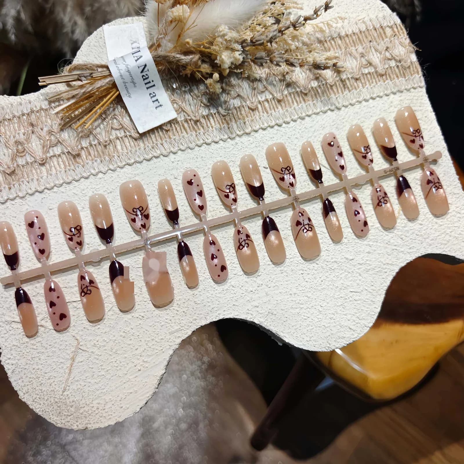 Faux ongles ovales moyens caramel papillon œil de chat 30 pcs