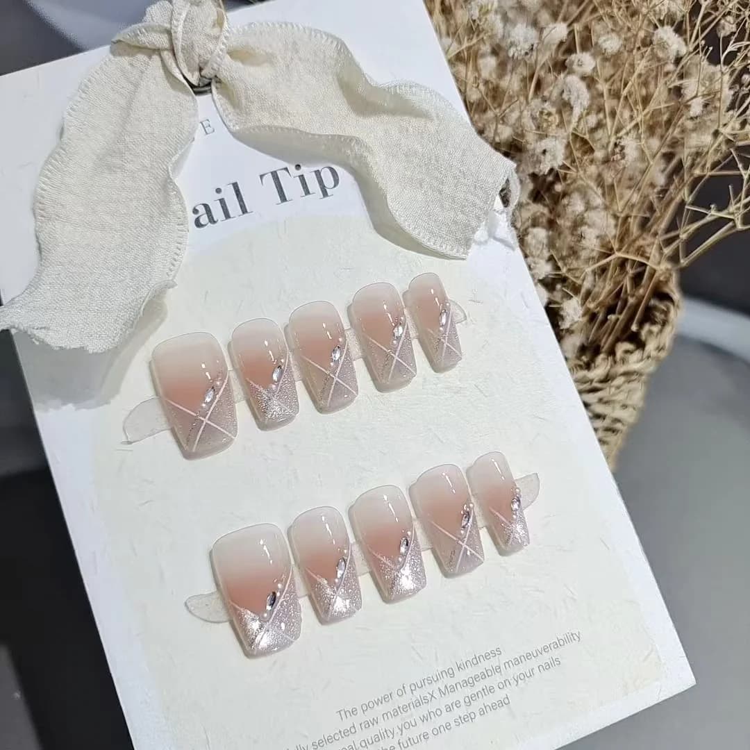 Faux Ongles Œil de Chat Court Cercueil Rose Poudré Style Doux 10 Pièces