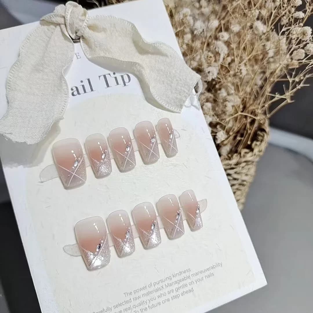 Faux Ongles Œil de Chat Court Cercueil Rose Poudré Style Doux 10 Pièces