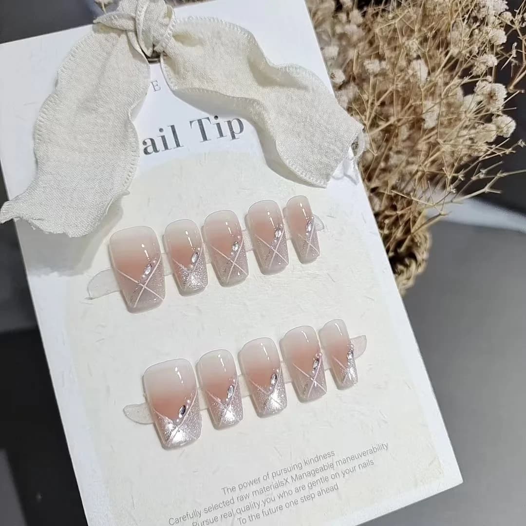 Faux Ongles Œil de Chat Court Cercueil Rose Poudré Style Doux 10 Pièces