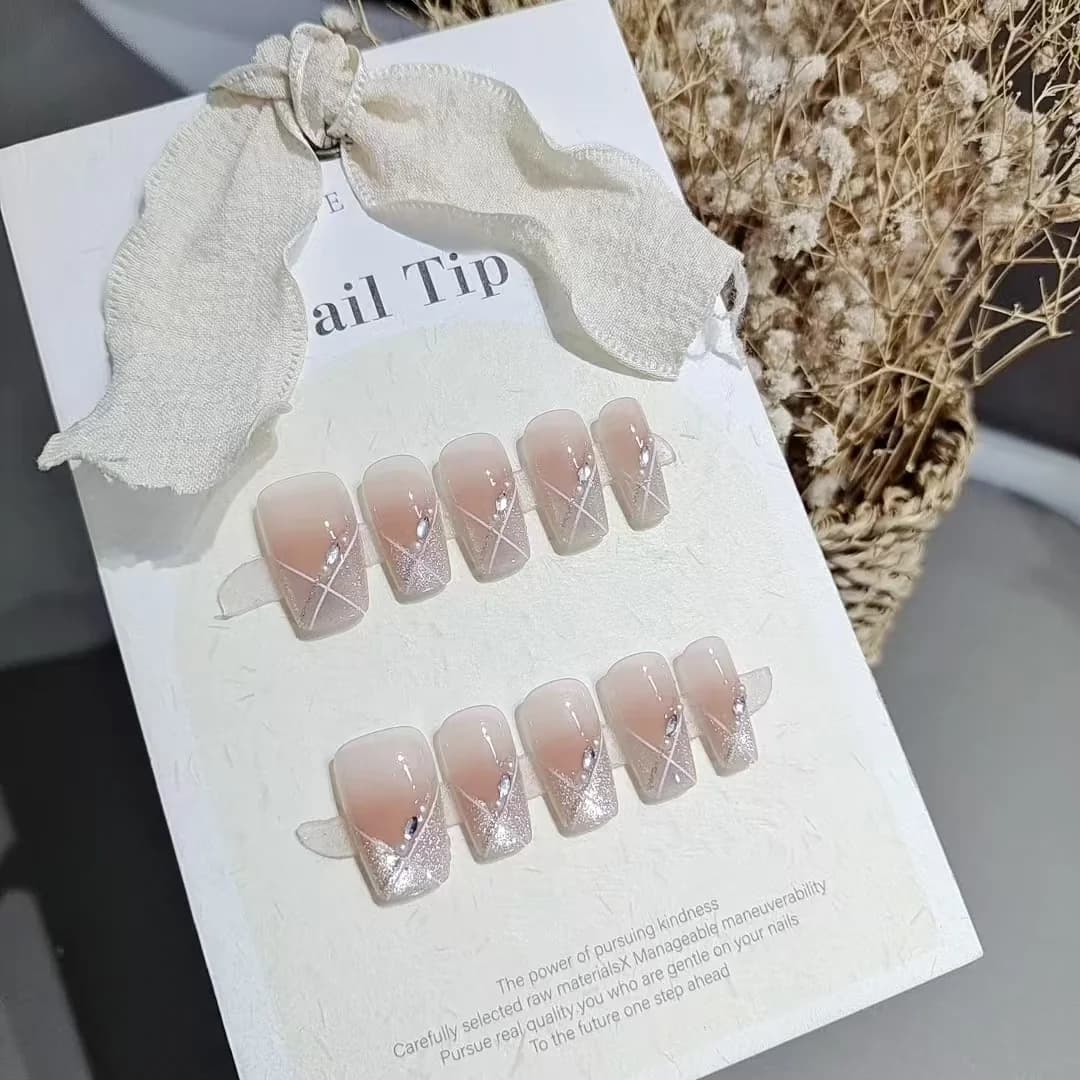 Faux Ongles Œil de Chat Court Cercueil Rose Poudré Style Doux 10 Pièces