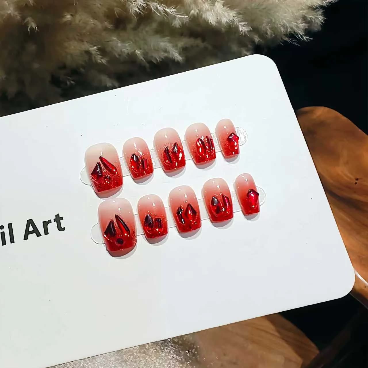 Faux Ongles Courts Balerine Œil de Chat Dégradé Rouge avec Strass